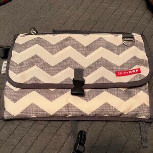 Skiphop Portable Changing Pad Pronto Chevron
